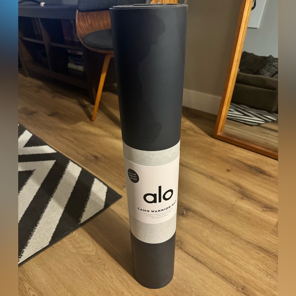 BRAND NEW! ALO YOGA Camo Warrior Mat - Black Camouflage